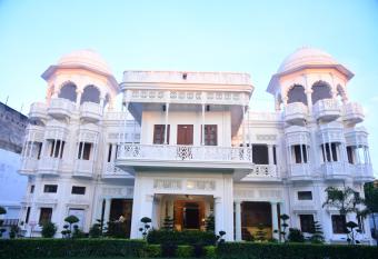 Shakuntala Palace has Smoking/Balcony rooms
