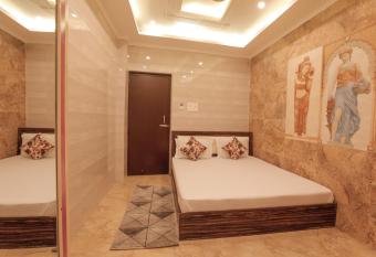 Hotel Grand Galaxy allows 18 year olds to book a room