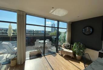 Riverside Exec Apartment with Balcony - SECC/HYDRO has Balcony rooms