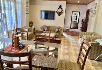 Valley View Apartments has Balcony rooms