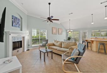 NEW Spacious 3BR 2BA House in Miramar Beach Destin has Balcony rooms