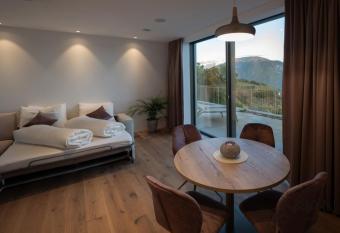 Noan Panorama Suiten - Arendt allows 18 year olds to book a room