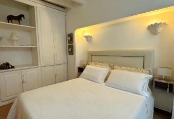 Setes has Balcony rooms