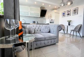 See U in Szczecin -Under the Castel allows 18 year olds to book a room