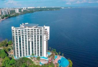 Tropical Executive Hotel flat allows 18 year olds to book a room