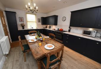 Harrogate Self Catering - West End allows 18 year olds to book a room