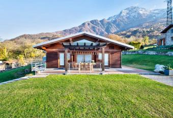 Chalet Inganna has Balcony rooms