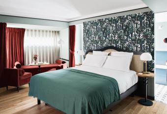 H  tel Botaniste has Balcony rooms