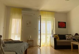 Apartman Ana 2 allows 18 year olds to book a room