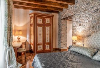 Bar Vitelli Charming suites allows 18 year olds to book a room