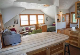 Lofty Heights- A Teton Experience has Balcony rooms