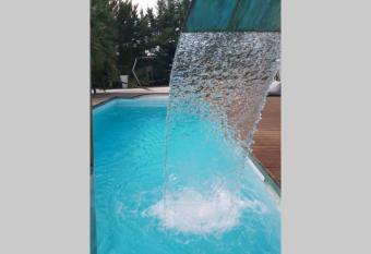 Villa BOND with private swimming Pool - 3m deep allows 18 year olds to book a room