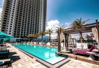 Entire Condo-Book2OneFREE-Oceanside Lux Resort-Hallandale Beach-3 has Balcony rooms