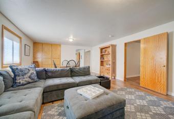 Charming and cozy downtown Bozeman 3 bedroom condo Walk to dinner and drinks has Balcony rooms