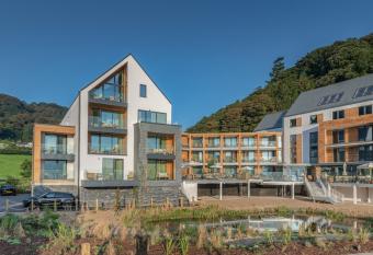 Harbour Beach Club, Hotel & Spa allows 18 year olds to book a room