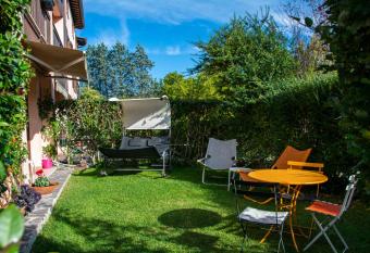 apartment in the green has Balcony rooms