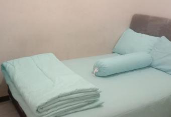 SPOT ON 90639 Tresno Syariah Homestay allows 18 year olds to book a room