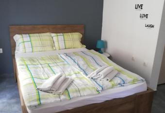 Apartment by the Sea,Neoi Epivates Beach, Thessaloniki has Balcony rooms