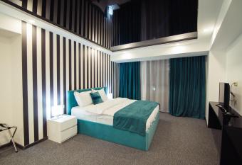 Royal Plaza Hotel allows 18 year olds to book a room