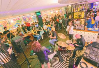 Viajero Bogot   Hostel & Spa allows 18 year olds to book a room