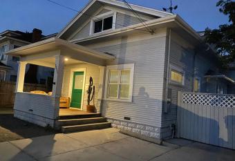 Private Room / shared whole house allows 18 year olds to book a room
