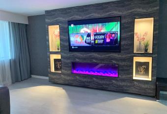 Luxury 9ine THE EXCLUSIVE JACUZZI APARTMENT has rooms with a private hot tub