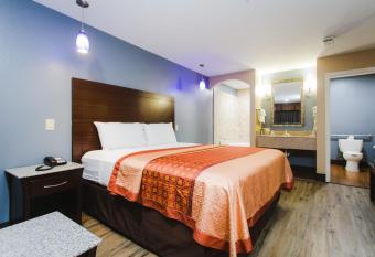 Home Place Inn has rooms with a private hot tub