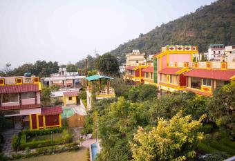 MVT Guesthouse & Restaurant (Rishikesh) allows 18 year olds to book a room