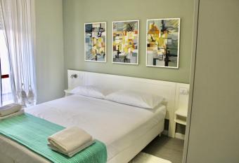 SHORT RENT SAN LORENZO has Balcony rooms