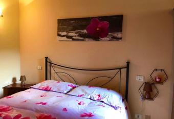 La Rosa allows 18 year olds to book a room