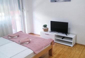 LUNA apartman has Balcony rooms