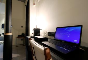 Boutique Hotel Loft has rooms with a private hot tub