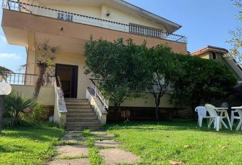 Villa Anna Paola has Balcony rooms