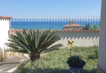 CASA DEL SOLE allows 18 year olds to book a room