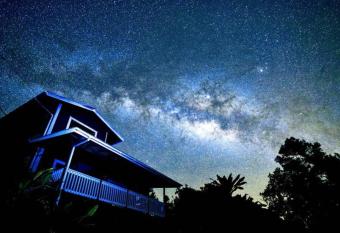 Kona Mamaki House - Entire house has Balcony rooms