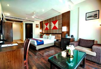 Hotel Golf View Suites has Balcony rooms