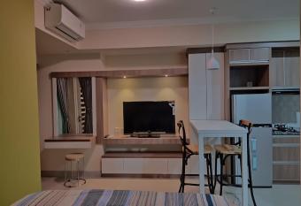 Apartemen Grand Kamala Lagoon Bekasi By Cicie Room has Balcony rooms