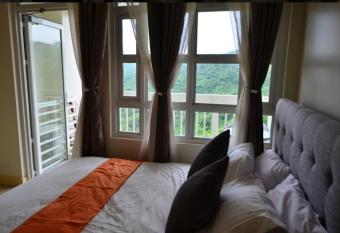 Twin lakes Shiraz Staycation has Balcony rooms