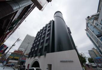 Croissant Hotel Guri by Aank allows 18 year olds to book a room