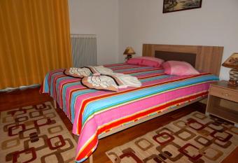 Cozy apartment for 2-5 people-Center Tripoli 1 allows 18 year olds to book a room