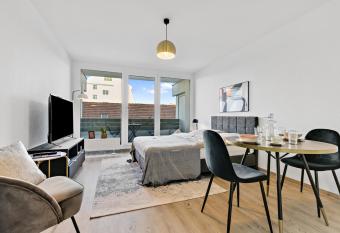 BRIGHT: Stylish Studio - In the heart of Augsburg s Old Town allows 18 year olds to book a room