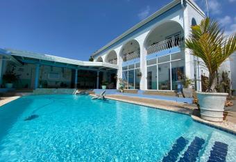 ThE LaZy ShArK has Balcony rooms