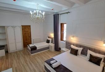 NABIBEK Terrace has Balcony rooms