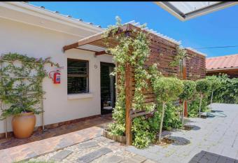 Mountain Trails Accommodation has Balcony rooms