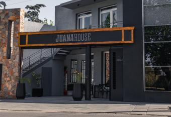 COMPLEJO JUANA HOUSE allows 18 year olds to book a room