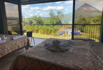 Villas Paradise has Balcony rooms