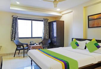 Treebo Trend Chetan Executive Hadapsar Phursungi has Balcony rooms