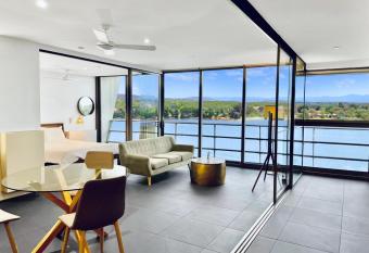 Nishi Holiday Apartments has Balcony rooms