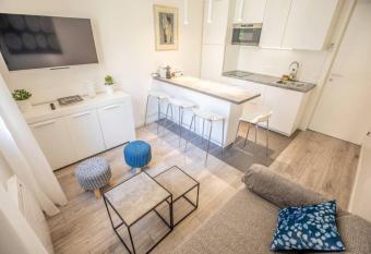 Sublime trois pi  ces proche Monaco allows 18 year olds to book a room