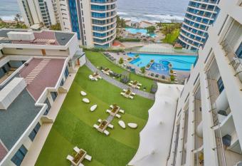APARTMENT IN Umhlanga has Balcony rooms